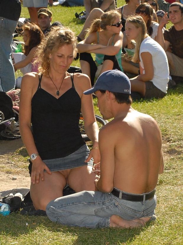 At concert with no panties