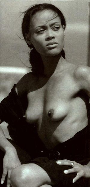 Robin Givens -11/64 -5'5''- 34-22-33''- 32B-Bra - 121lbs - 9-Shoe, Petite Tits - Yum! Yum!