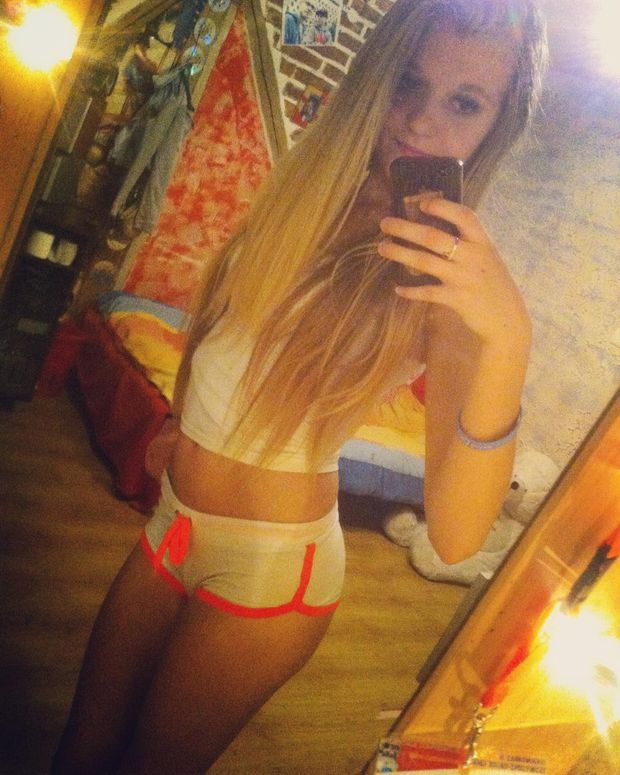 Amateur blonde selfie