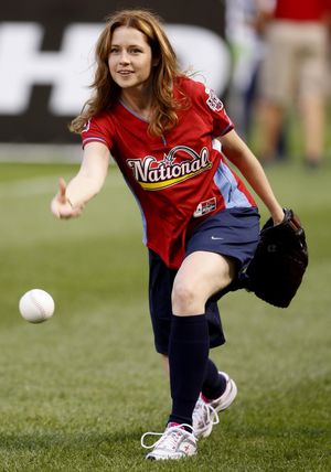 Jenna Fischer -3/72 -5'5''- 34C-25-34''- 125lbs - 8-Shoe, Athletic Cunnilingus! - Yum! Yum!