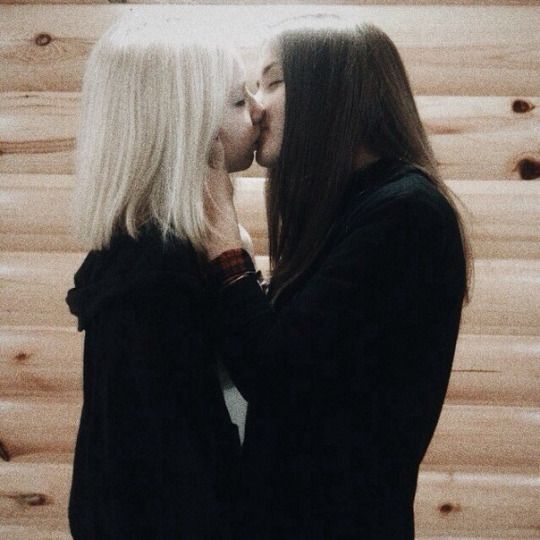Kiss