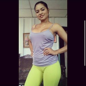 Sexy Morena Latina Marcando Pezones