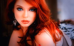 Incredbile redhead blue eyes