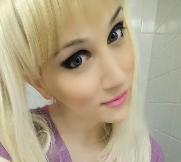 Reblog if you’d bang bimbo Mayumi! 