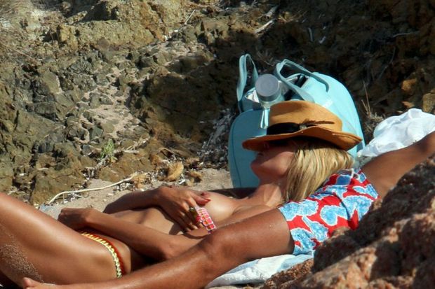 Heidi Klum Bare Breast