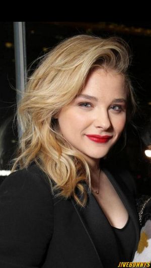 Chloe Grace Moretz -2/97 -5'4''- 33-24-34''- 32A-Bra - 108lbs - 8-Shoe, Babe's Cunnilingus! - Yum! Yum!