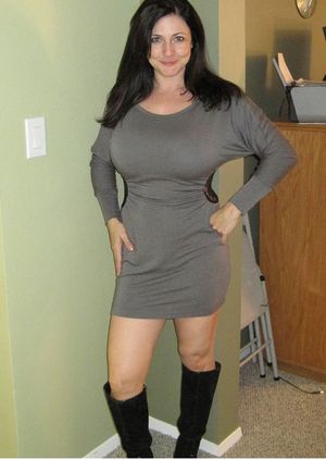 Gorgeous brunette mature in this incredible beginners pic