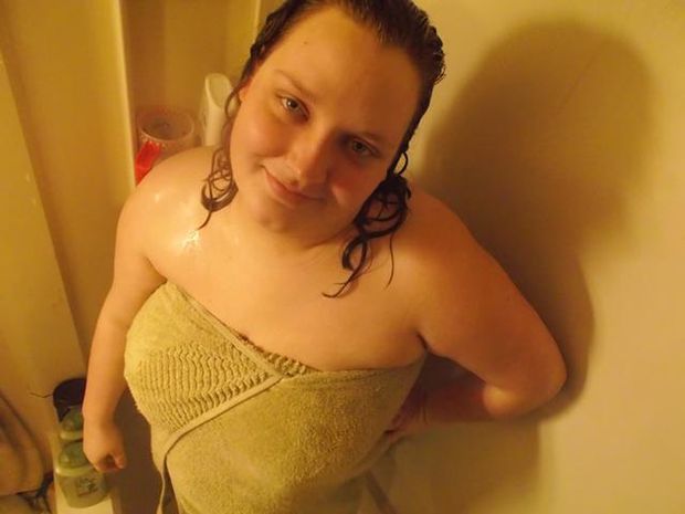 Looking for company - 20 would love to see her tits