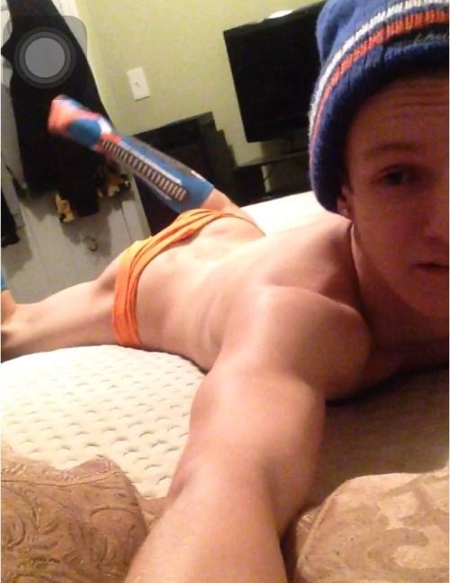 Hot twink ass selfie.