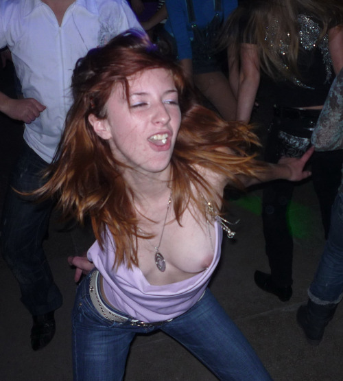 voyeurcandid:
ooops-nipslip:
