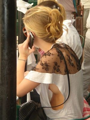 voyeurcandid: upskirtandnipslip: