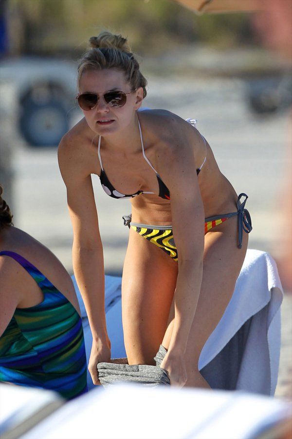 Jennifer Morrison -4/79 -5'4.5''- 32B-24-33''- 118lbs - 7-Shoe, Hot Sweet Cunnilingus! - Yum! Yum!