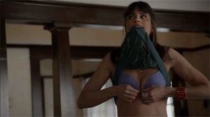 Amanda Peet -1/72 -5'6''- 32B-24-34''- 119lbs - 8-Shoe, Sweet Peet Cunnilingus! - Yum! Yum!