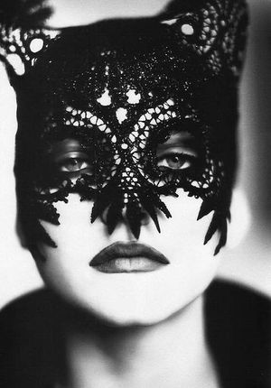 Black lace mask