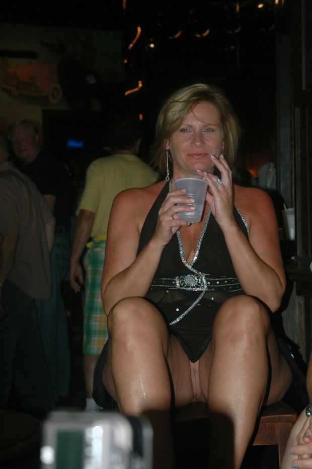 Maybe accidental no panty uppie :-)
