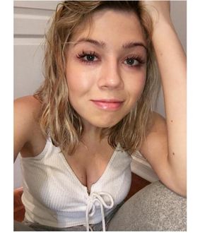 jennette mccurdy breasts