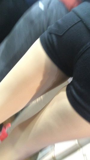 asiavoyeur: sexy legs at korean market