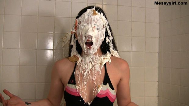 pied in bikini