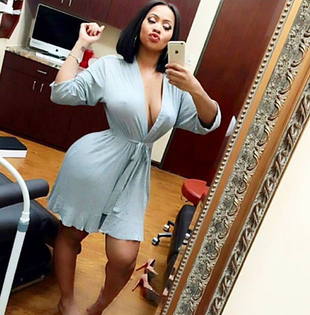 Bust black babe taking sexy selfie