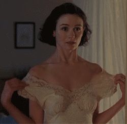 Emily Mortimer -12/71 -5'8''- 34B-24-34''- 123lbs - 8-Shoe, British Cunnilingus! - Yum! Yum!