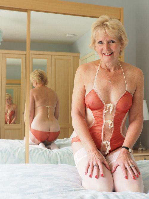 granniesinlingerie:

Watch the most hot granny collection here...