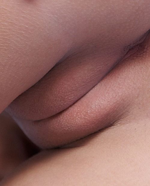 cameltoe-pussy:
SMOOTH PUSSY LIPS