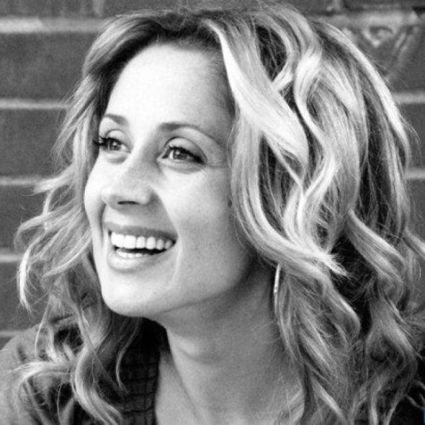 À 47 ans (!!), Lara FABiAN est toujours d'une beauté sensationelle