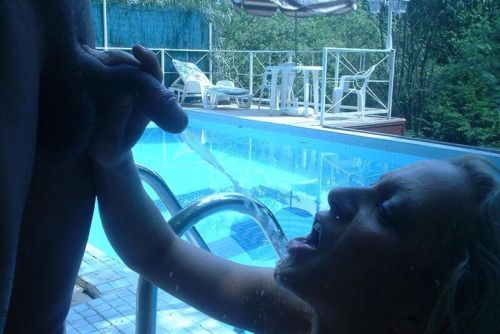 piss-drinking-sluts:
Hot babe drinking hot piss !
Pee euro...