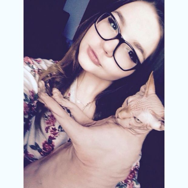 Epick hot teen with glasses