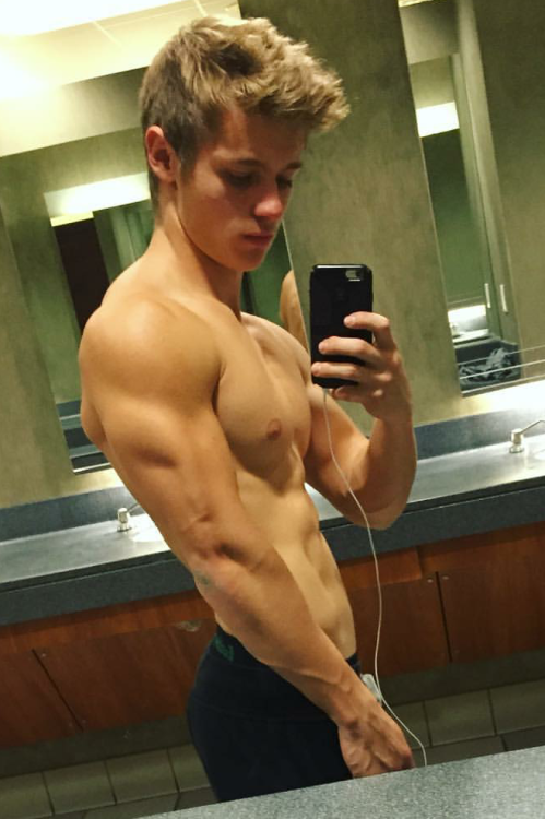twinkmeetslife:
Skinny buff blondes :p
Visit us on...