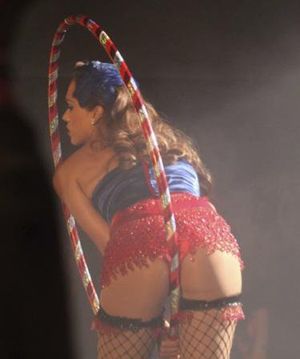 Jessica Alba Hula-Hooping That Ass