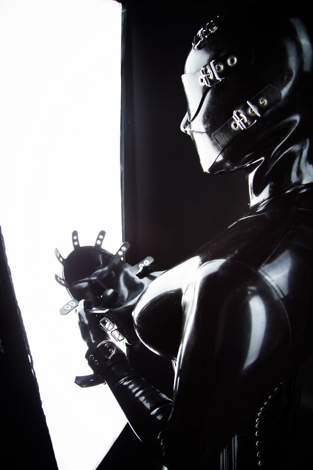 Heavy rubber glamour pose