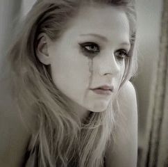 Avril Lavigne -9/84 -5'1''- 34-24-34''-32B-Bra -110lbs -7-Shoe, Sweet Canadian Cunnilingus! -Yum! Yum!