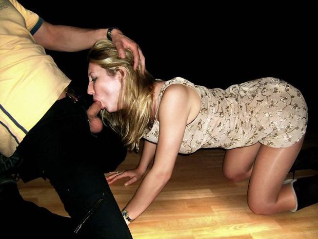 Girl in pantyhose deepthroat