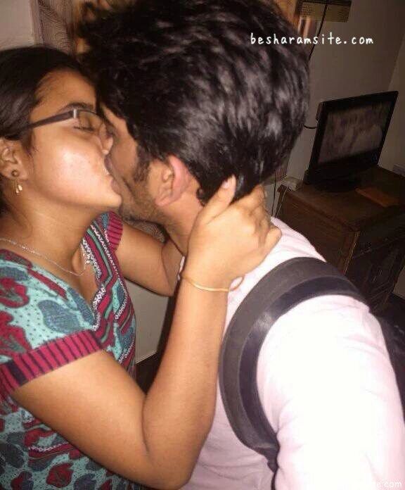 desperate teens kissing