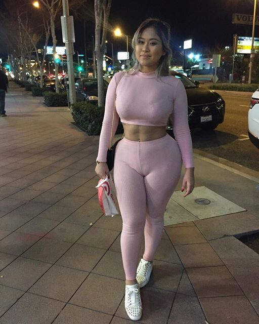 damnnn that cameltoe is phat