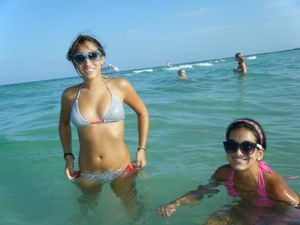 Hot vacation chick in bikini.