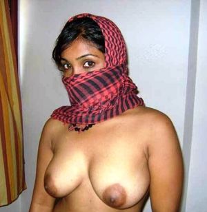 desidaru: Random Nude Muslim Housewives posing nude and those...