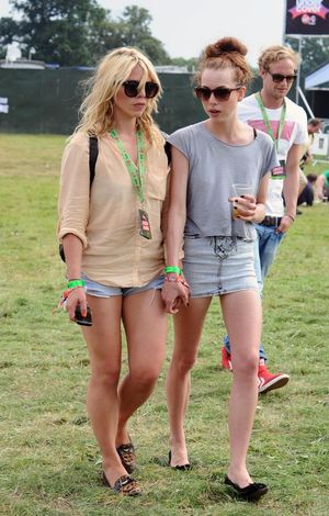 Billie-Piper-Wearing-Sexy-Denim-Shorts-At-V-Festival-2012-05-I-Love-Billie's-Legs-Eat-Her-Yum-Yum!