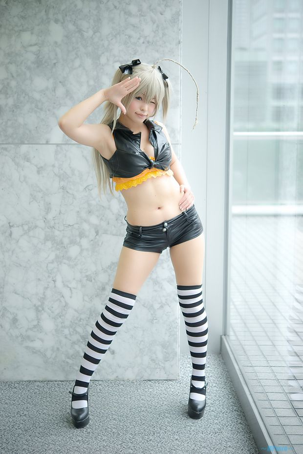 nyaruko haiyore!_nyaruko-san ahoge asanagi_rin blonde_hair cosplay croptop pantyhose sheer_legwear shorts striped_legwear thighhighs twintails