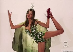 Miranda Kerr -4/83 -5'9''- 34-24-34''-32B-bra -123lbs -8-Shoe, Sweet Leggy Cunnilingus! -Yum! Yum!