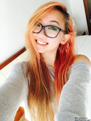 Crazy hair - See her naked on FukkCam.com