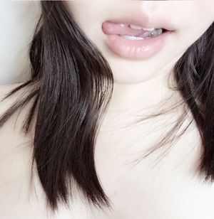 xiaowanzi-tang: 小舌头，小樱唇，想吃吗？