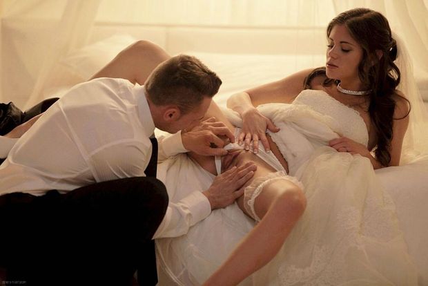 Sex - Bride - Exploring her pussy
