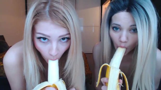 Blowjob banana battle