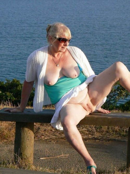 olderlover59:
Nice granny cunt ;)