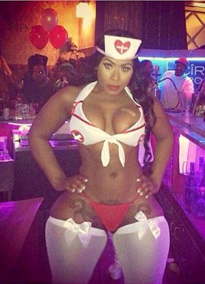 Look at the wide hips on this mutha #curves