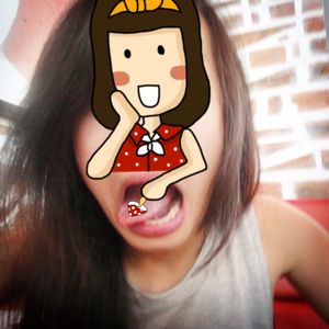 rummyhere: 塞入跳蛋在人群中进食…