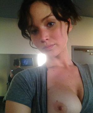 Sexy, but cute selfie Taylor. Follow me to see more.