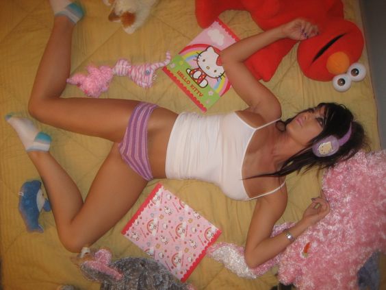 hello kitty headphone bombshell